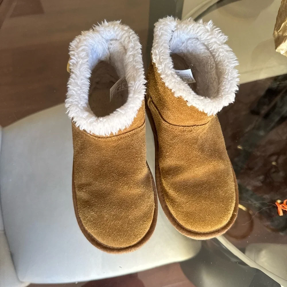 Koolaburra kids  Ultra Mini Boots size 1 winter suede